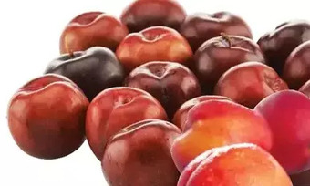 Giant Tiger 2 lb plums offer