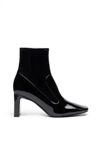Ankle boots in patent leather