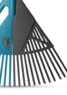 Canadian Tire Yardworks 3-in-1 poly leaf rake, 24˝ offer