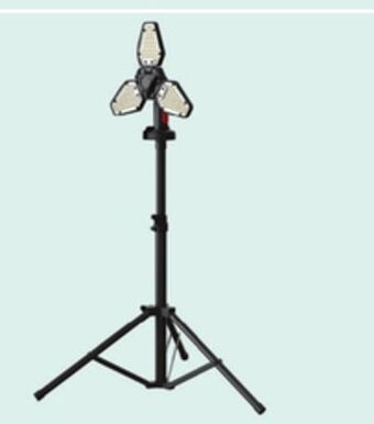 Canadian Tire Motomaster 1500-lumen3-blade tripod worklight offer