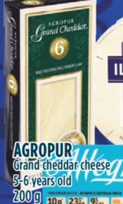 Marché Adonis Agropur grand cheddar cheese offer