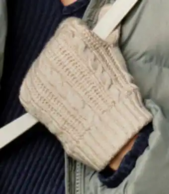 Joe Fresh Cable knit gloves offer