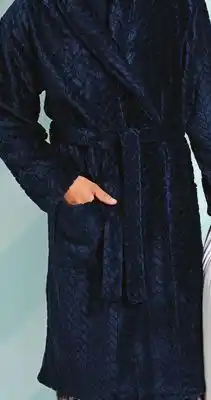 Giant Tiger Men's plush robe offer