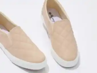 Giant Tiger Fashion footwear offer