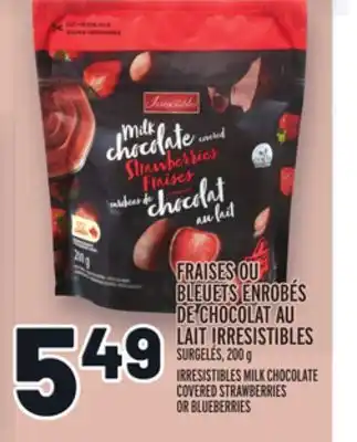 Metro FRAISES OU BLEUETS ENROBÉS DE CHOCOLAT AU LAIT IRRESISTIBLES | IRRESISTIBLES MILK CHOCOLATE COVERED STRAWBERRIES OR BLUEBERRI offer