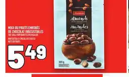 Metro NOIX OU FRUITS ENROBÉS DE CHOCOLAT IRRESISTIBLES | IRRESISTIBLES CHOCOLATE COATED NUTS OR FRUITS offer