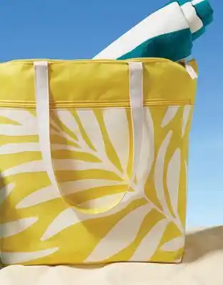 Walmart Time and Tru Beach Tote Bag offer