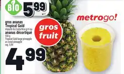 Metro GROS ANANAS TROPICAL GOLD OU ANANAS DÉCORTIQUÉ | TROPICAL GOLD LARGE PINEAPPLE OR CORED PINEAPPLE offer