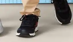 Walmart Chaussures de sport Athletic Works pour garçons offer