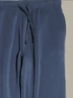 Giant Tiger Men's fleece pants or joggers offer