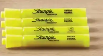 Walmart Paq. de 4 surligneurs, paq. de 10 stylos ou paq. de 20 crayons de bois variés offer