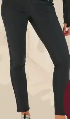 Giant Tiger Active hybrid leggings offer