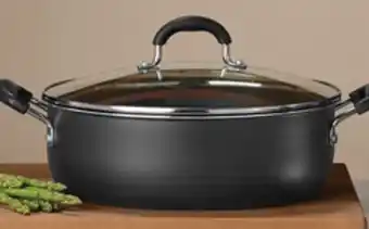 Walmart Faitout Starfrit 6,8 l avec couvercle offer
