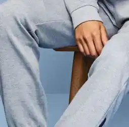 Walmart Chandail à capuchon ou pantalon à cheville élastique Athletic Works en molleton offer