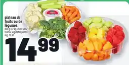 Metro PLATEAU DE FRUITS OU DE LÉGUMES | FRUIT OR VEGETABLE PLATTER offer