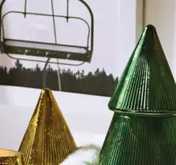 Giant Tiger 7oz glass tree candle offer