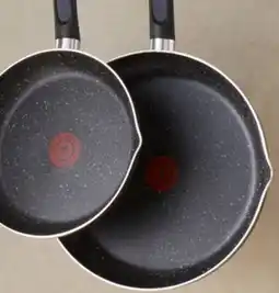 Walmart T-fal Signature 2-piece fry pan set 24 cm and 30 cm offer
