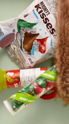 Walmart Chocolats au lait des Fêtes Kisses de Hershey's offer