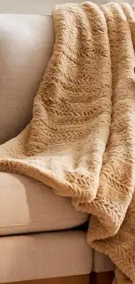 Walmart Jeté Bouclair en similifourrure beige offer