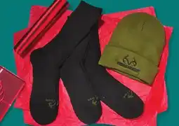 Giant Tiger Men's licensed socks & hat set offer