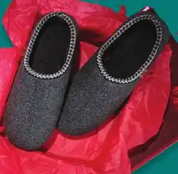 Giant Tiger Men's boxed memory foam slippers offer