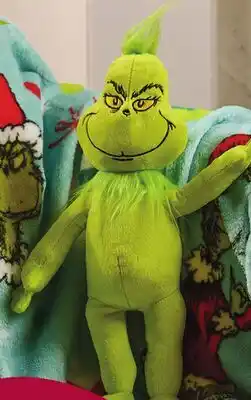 Giant Tiger The Grinch hugger pillow & throw set offer