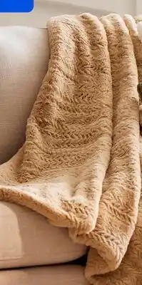 Walmart Jeté Bouclair en similifourrure beige offer