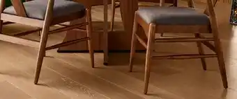 Walmart Paq. de 2 chaises Laura en noyer offer