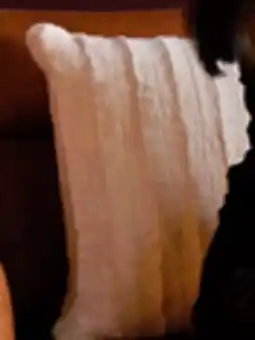 Walmart Paq. de 2 coussins Hometrends 20 x 20 po offer