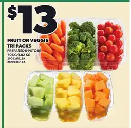 Loblaws FRUIT OR VEGGIE TRI PACKS, 706 G-1.02 KG offer