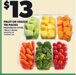Loblaws FRUIT OR VEGGIE TRI PACKS, 706 G-1.02 KG offer