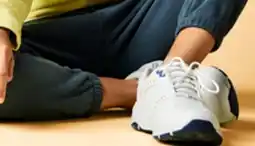 Walmart Chandail à demi-fermeture à glissière ou pantalon à cheville élastique Athletic Works offer