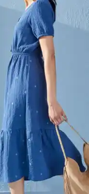 Walmart Robe boutonnée Devoted à motif brodé offer