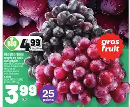 Metro TRÈS GROS RAISINS ROUGES OU NOIRS SANS PÉPINS | EXTRA LARGE SEEDLESS RED OR BLACK GRAPES offer