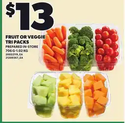 Loblaws FRUIT OR VEGGIE TRI PACKS, 706 G-1.02 KG offer