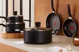 Walmart Batterie de cuisine Essential de T-fal offer