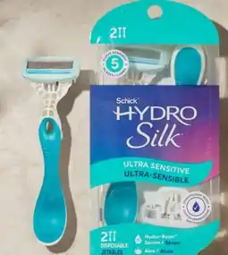 Walmart Paq. de 3 rasoirs jetables à 3 lames ou paq. de 2 rasoirs jetables à 5 lames Hydro Silk de Schick offer