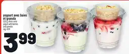 Metro YOGOURT AVEC BAIES ET GRANOLA | YOGURT WITH BERRIES AND GRANOLA offer