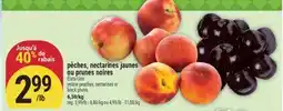Marché Adonis pêches, nectarines jaunes ou prunes noires | yellow peaches, nectarines or black plums offer