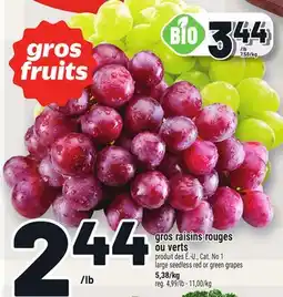 Metro GROS RAISINS ROUGES OU VERTS | LARGE SEEDLESS RED OR GREEN GRAPES offer