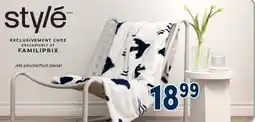 Familiprix Stylé Plush Throw - Bird offer