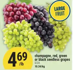 Marché Adonis champagne, red, green or black seedless grapes offer