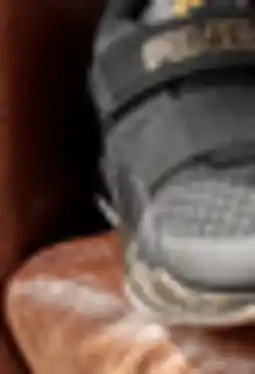 Walmart Chaussures de basketball AND1 pour garcons offer