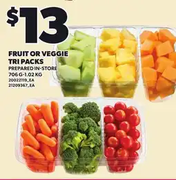 Loblaws FRUIT OR VEGGIE TRI PACKS, 706 G-1.02 KG offer