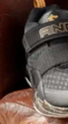 Walmart Chaussures de basketball AND1 pour garcons offer