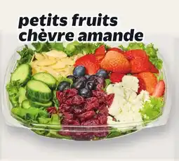Metro PETITS FRUITS CHÈVRE AMANDE SALADE offer