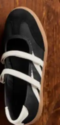 Walmart No Boundaries women's sneakers offer