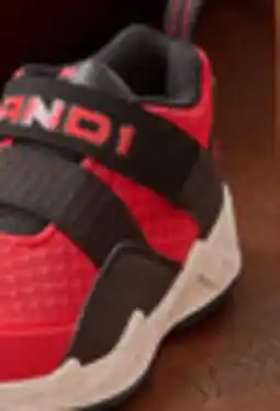 Walmart Chaussures de basketball AND1 pour garçons offer