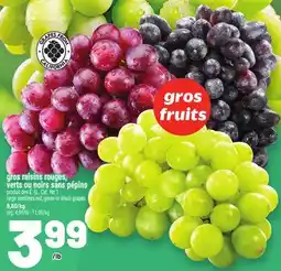 Metro GROS RAISINS ROUGES, VERTS OU NOIRS SANS PÉPINS | LARGE SEEDLESS RED, GREEN OR BLACK GRAPES offer