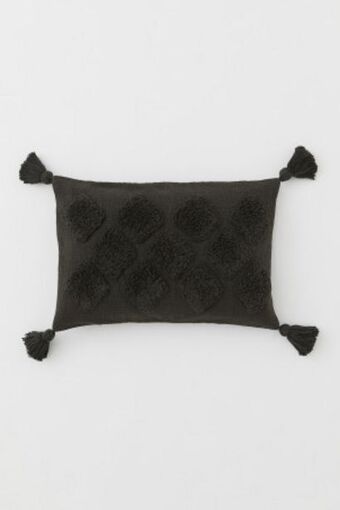 H&M Tasseled cushion cover offer